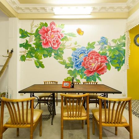 The Neighbors Hostel (Adults Only) Phuket Bagian luar foto