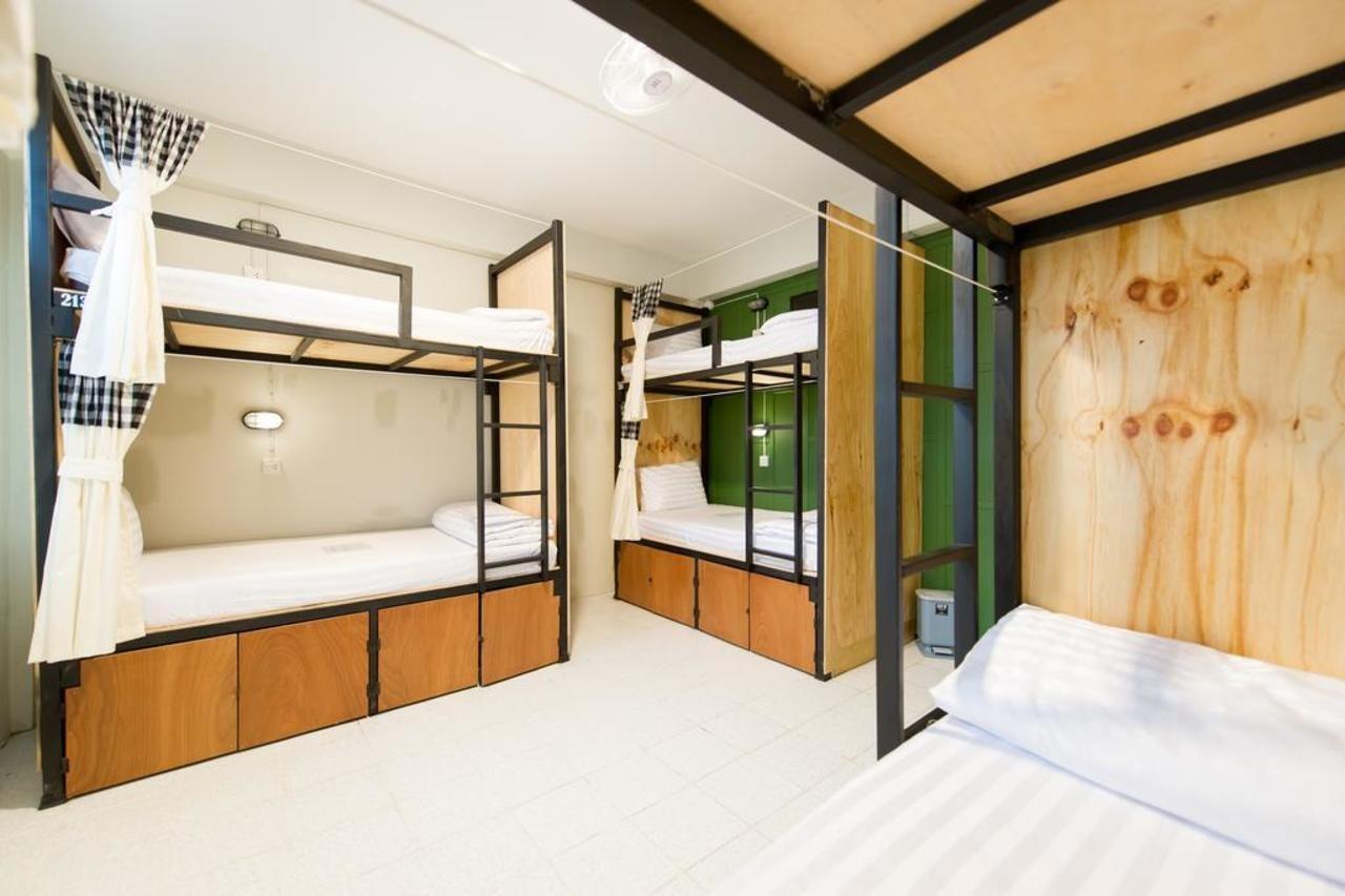 The Neighbors Hostel (Adults Only) Phuket Bagian luar foto