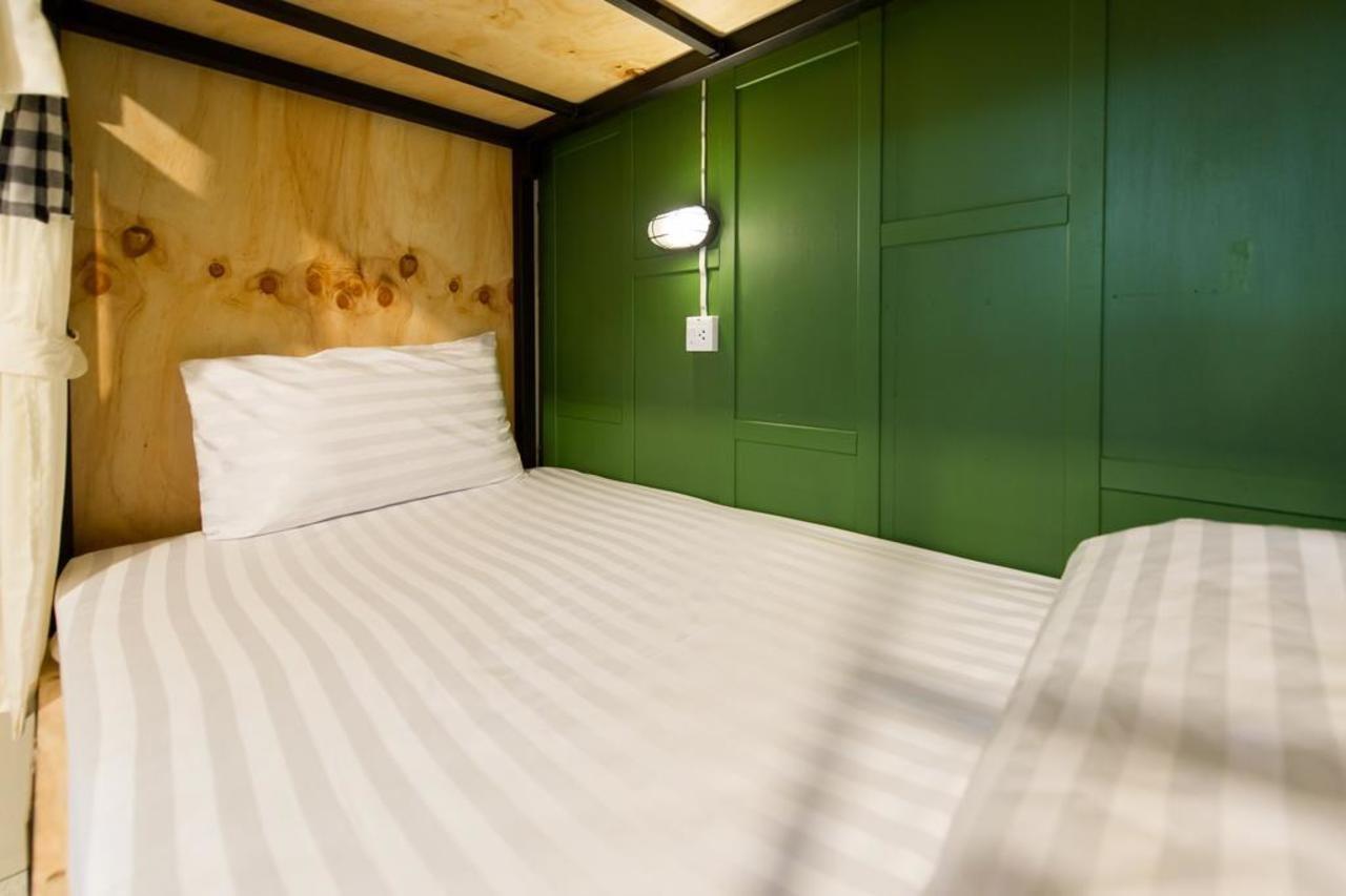 The Neighbors Hostel (Adults Only) Phuket Bagian luar foto