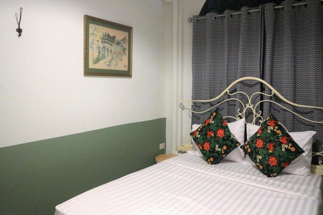 The Neighbors Hostel (Adults Only) Phuket Bagian luar foto