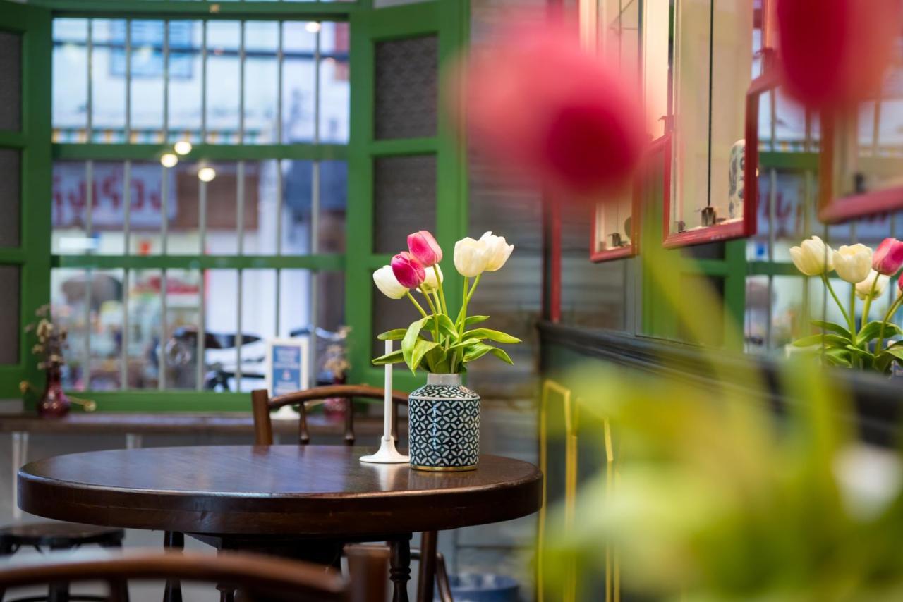 The Neighbors Hostel (Adults Only) Phuket Bagian luar foto