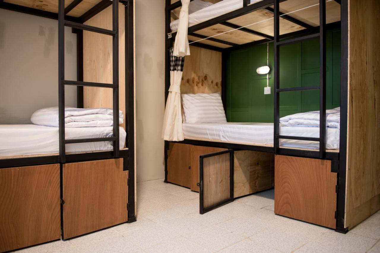 The Neighbors Hostel (Adults Only) Phuket Bagian luar foto