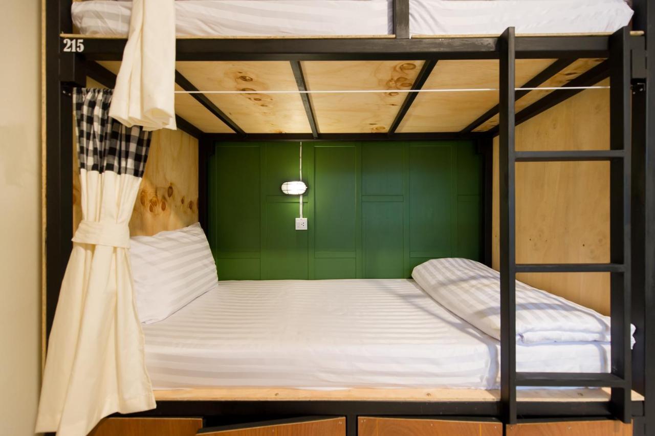 The Neighbors Hostel (Adults Only) Phuket Bagian luar foto