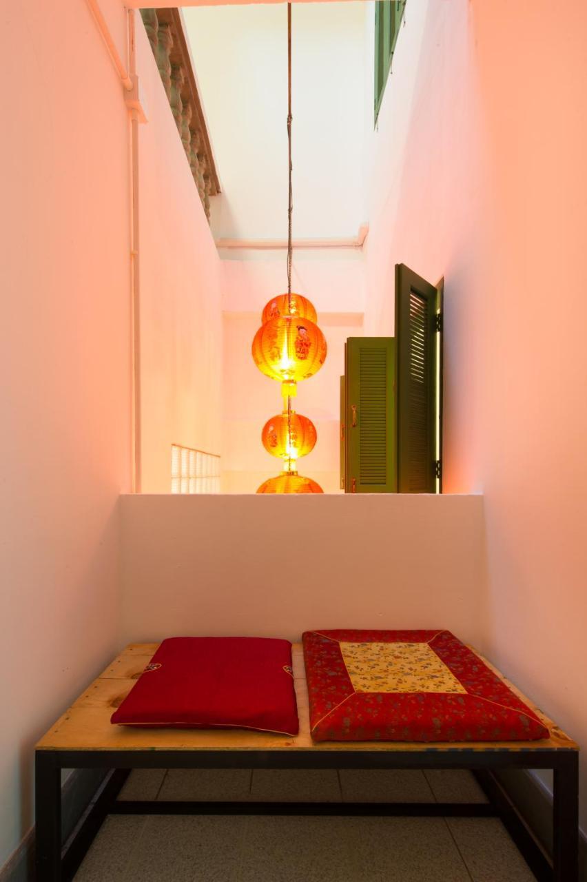 The Neighbors Hostel (Adults Only) Phuket Bagian luar foto