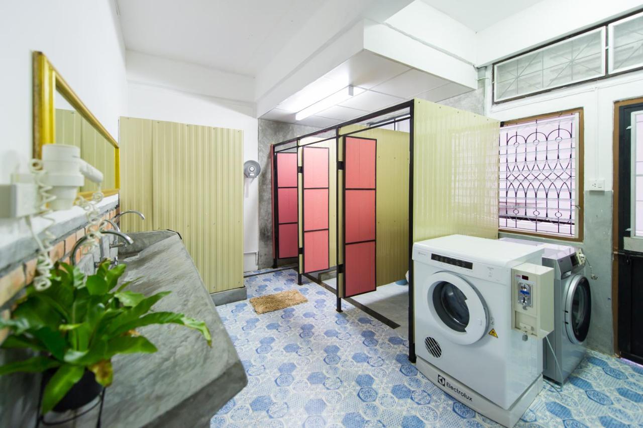The Neighbors Hostel (Adults Only) Phuket Bagian luar foto