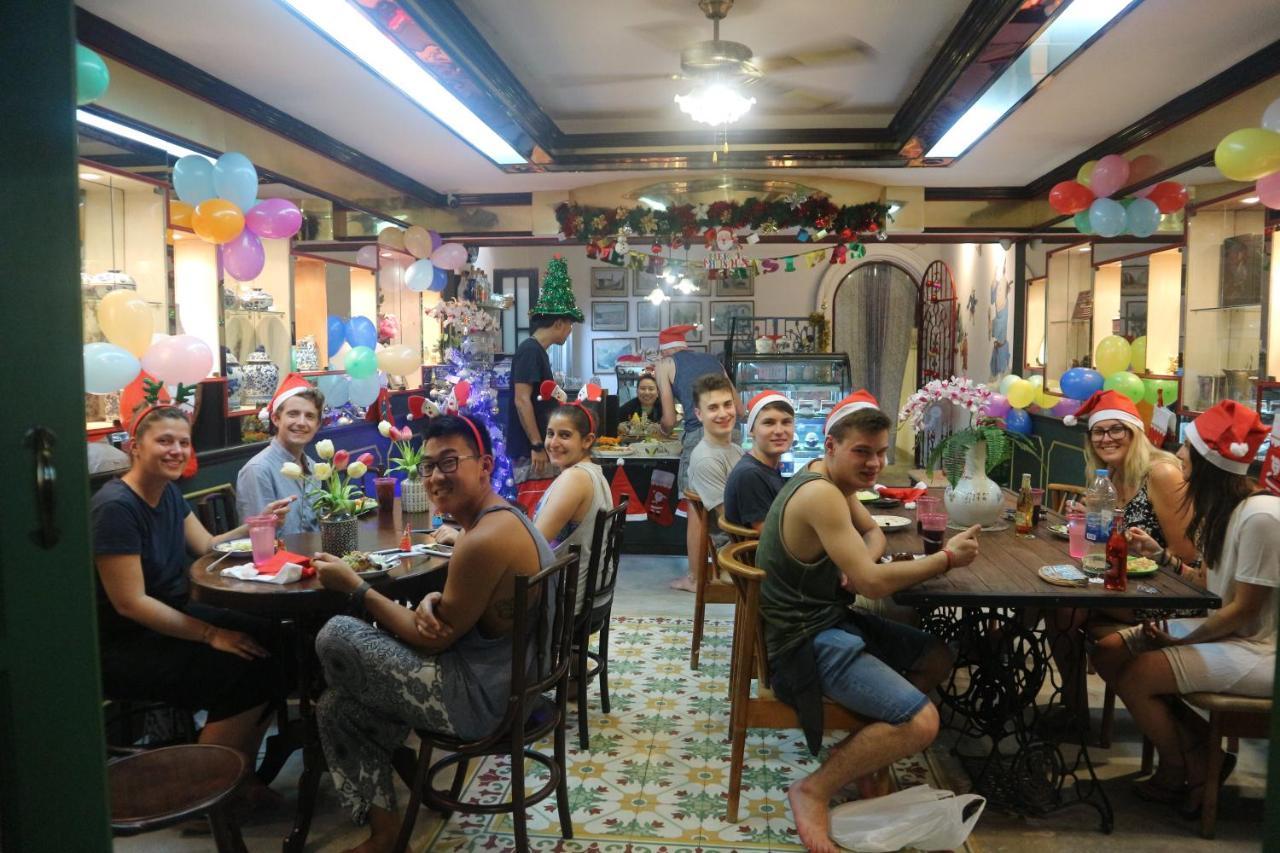 The Neighbors Hostel (Adults Only) Phuket Bagian luar foto